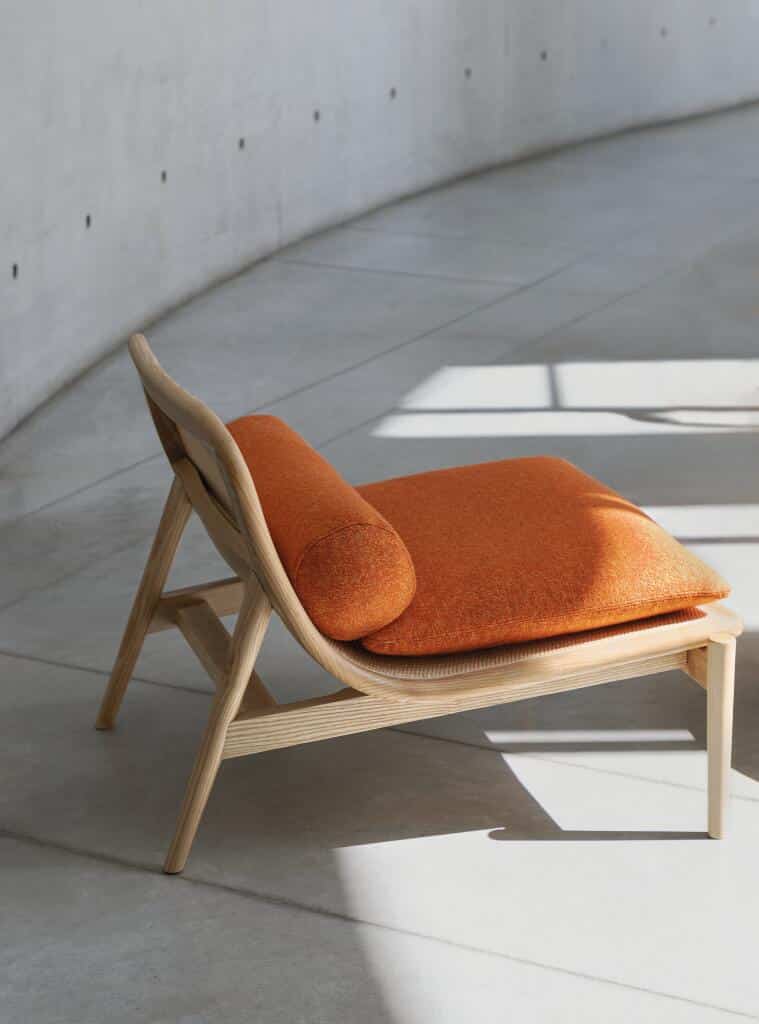 medium_D_eben_armchairs_image_03