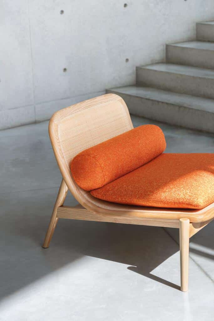 medium_D_eben_armchairs_image_04