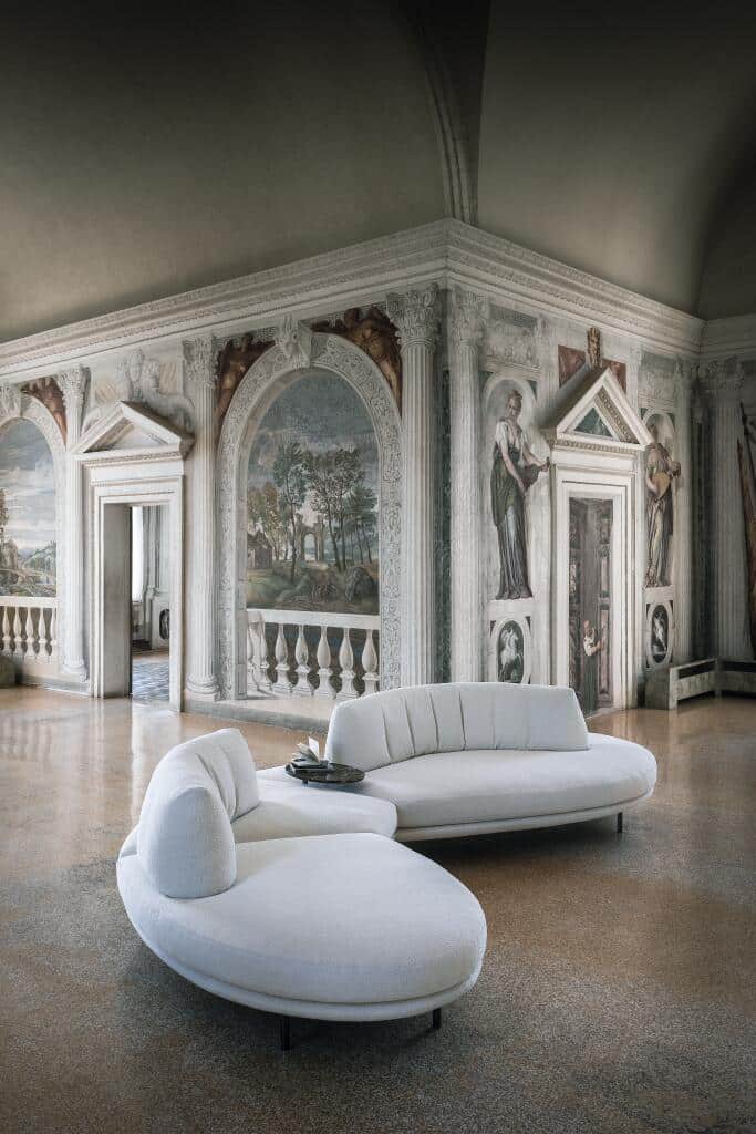 medium_D_elies_sofas_image_02